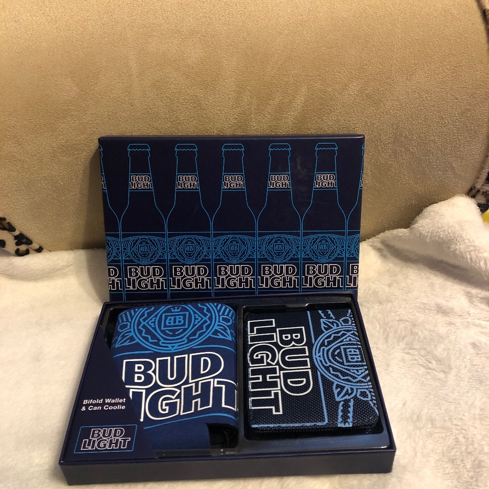 NIB Bud Light Bifold Wallet & Can Koozie gift set in box